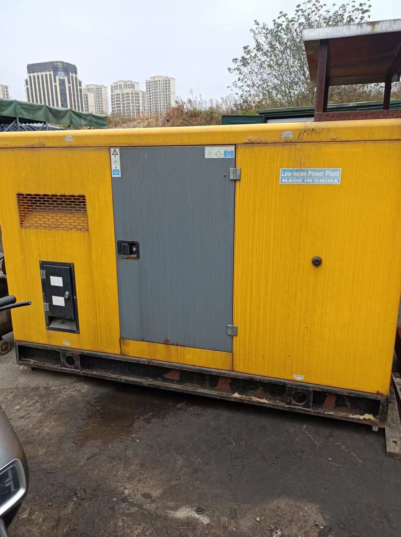 山东租赁发电机多少钱，500KW 发电机出租，山东工厂限电发电机租赁，静音柴油发电机组租赁